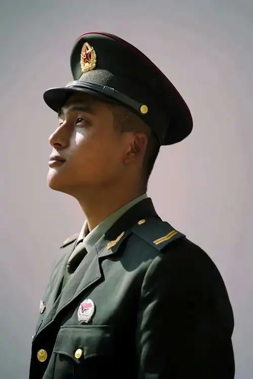 再来看看 兵哥的帅气样子