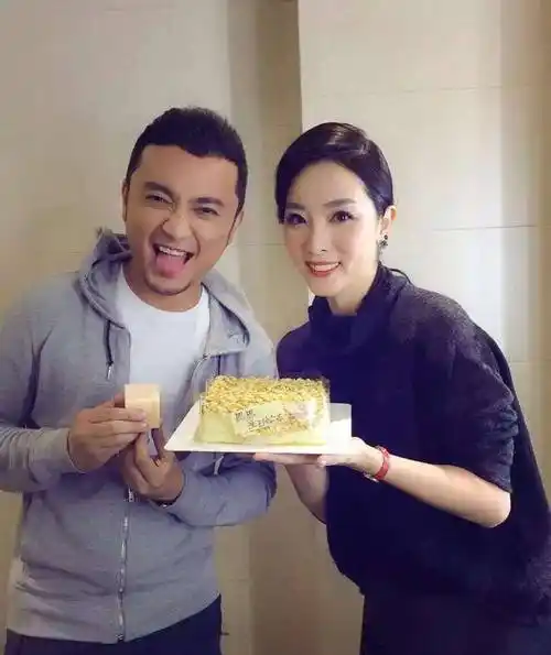 网络传言,41岁著名电视主持人朱广权老婆曝光?