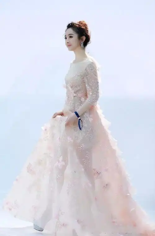 赵丽颖一会黑雪公主一会白雪公主哪一个我都爱