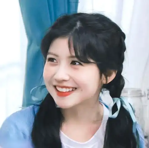 赖美云超话97#赖美云首专出发地平线#卷毛小熊02@赖美云截修|头像