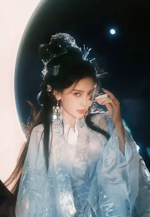 杨颖嫦娥打扮送祝福,造型仙气十足相当圈粉