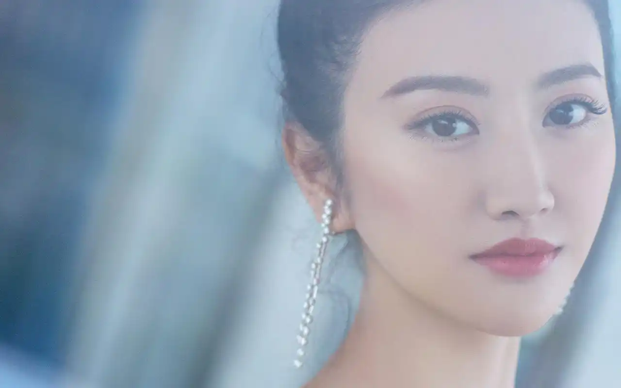 景甜优雅性感写真高清桌面壁纸-大陆明星-壁纸下载-美桌网