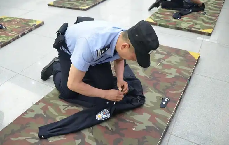 我叠得最好的衣服就是我的警服不瞒你说简直不要太可爱~在现场听到