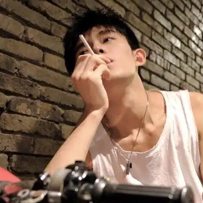 很帅气稳重又成熟高级男头合集看起来乖乖的又很好看的男生头像