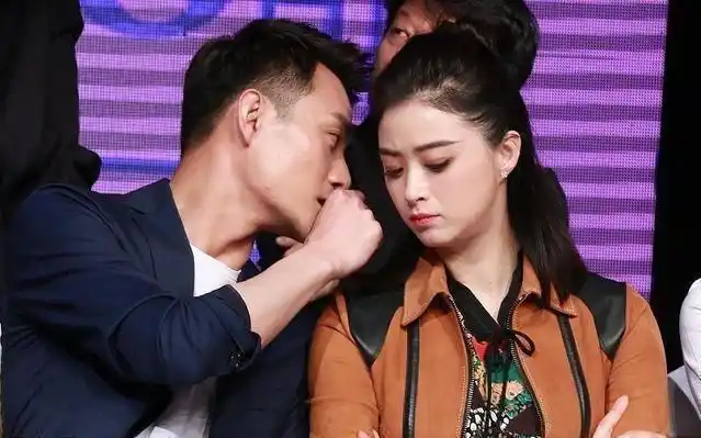 蒋欣新恋情曝光两人亲密相拥一脸笑容网友是幸福的模样