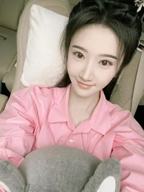 美学前沿##景甜粉衬衫自拍