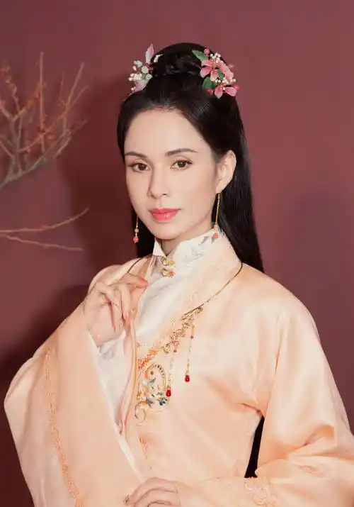 李若彤汉服造型超有气质,古典有韵味,再现小龙女既视感_恋情_人生