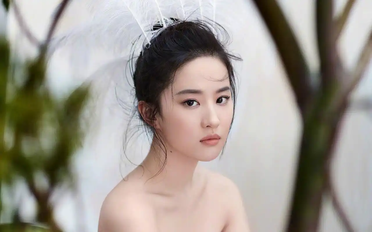 刘亦菲时尚芭莎仙气十足写真图片桌面壁纸
