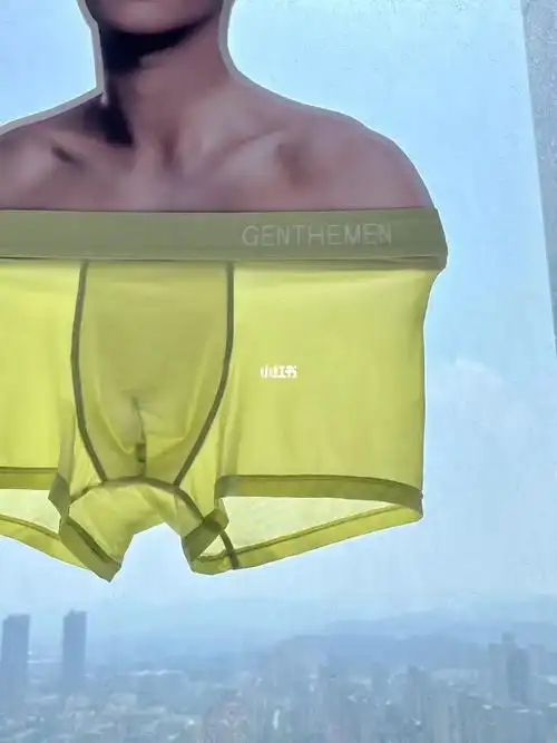 王嘉尔也喜欢穿绿色内裤嘛