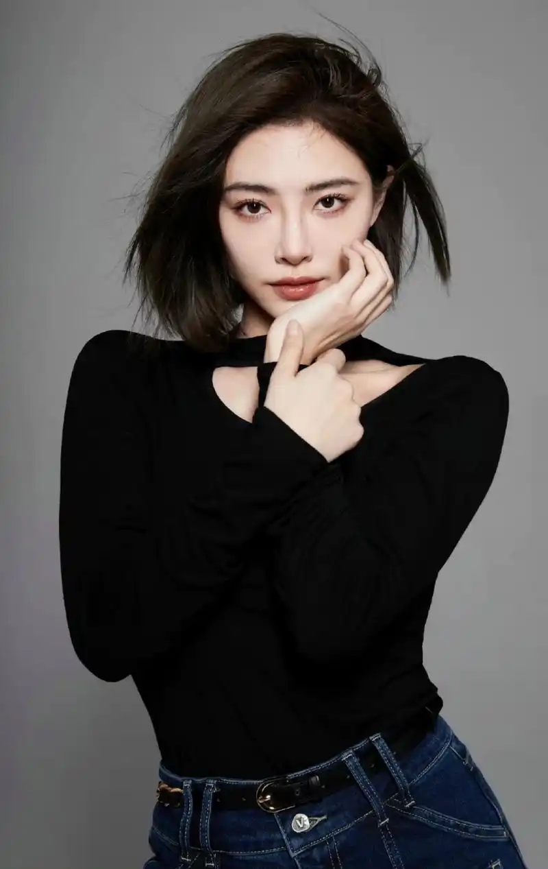 短发的许佳琪,真是又飒,又酷,又美,又魅,爱极了!