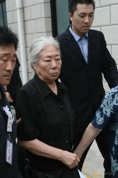 原创著名演员文兴宇不听妻子的劝告戒烟后半生让妻子黯然流泪