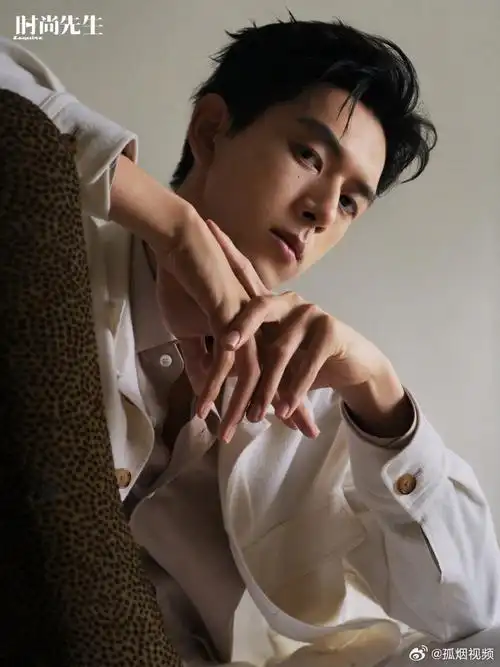 李现腮红#@李现ing登封《时尚先生》六月刊,腮红有点可爱哈哈哈构哈