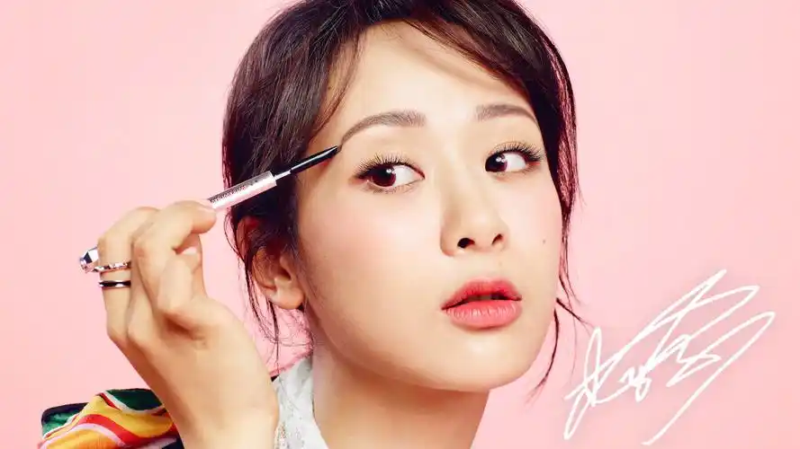 美女小花旦杨紫可爱耍宝写真壁纸