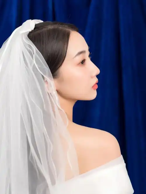 一个人的婚纱照