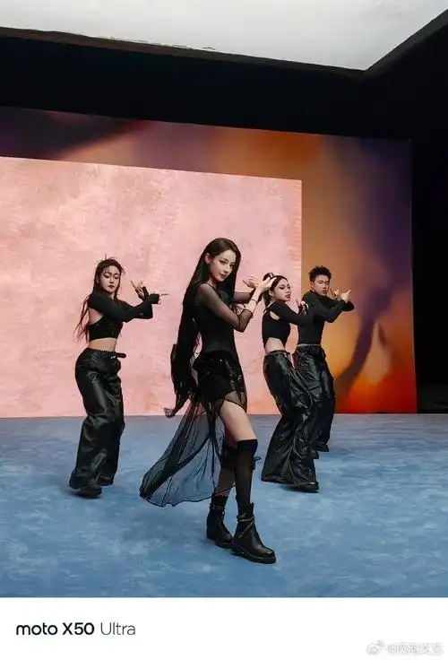 迪丽热巴女团风比耶wink##迪丽热巴跳舞花絮照