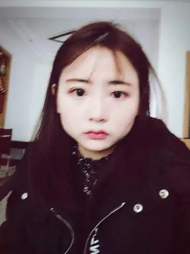 是属于大饼脸吗,还是大宽脸?适合什么发型?好心塞 ?