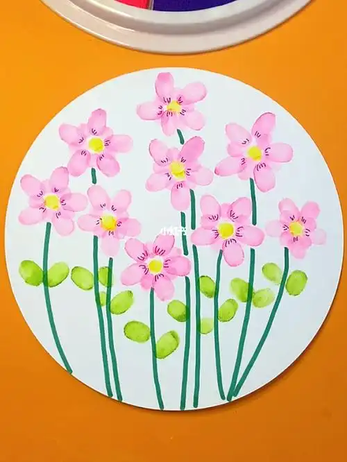 用手指点点点就能画出好看的花朵适合小龄