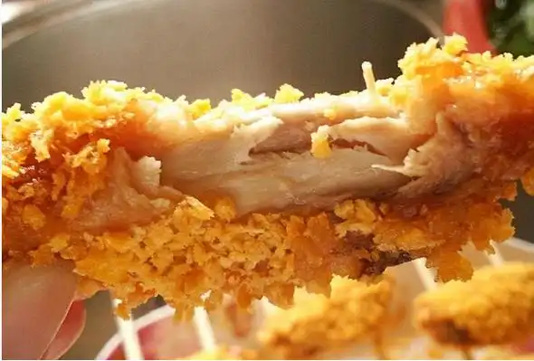 p>炸鸡翅是一道以鸡翅为主料制作的小吃. /p>