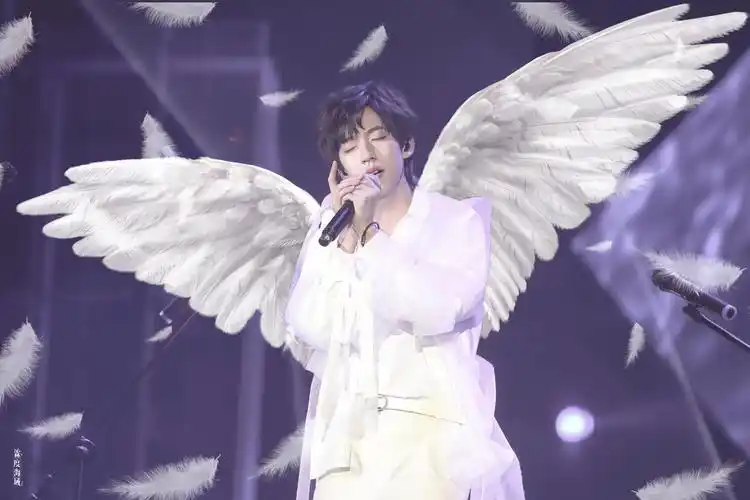 各位有没有贺峻霖的绝美图片啊? - 知乎