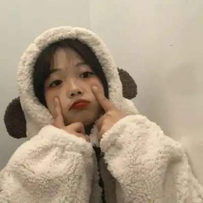 可爱女头呆萌真人