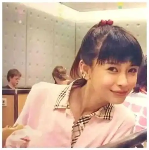 陈冠希曝光杨颖旧照,网友惊呆,大变样!