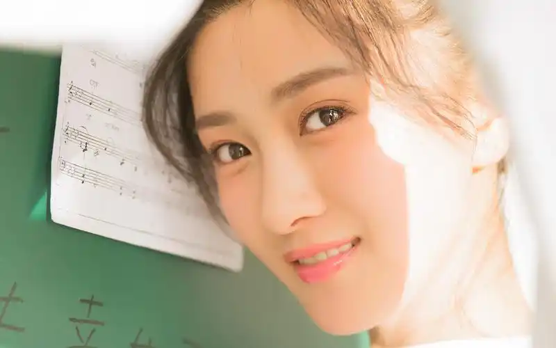 清新性感美女白色t恤唯美写真图片壁纸