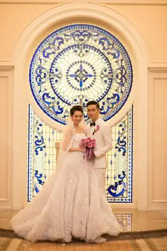 戚薇李承铉美国完婚 热吻许下爱的誓言