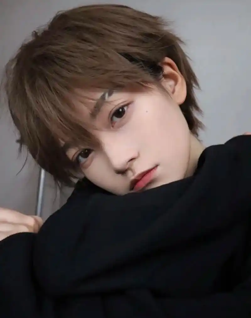 干净利落 帅气十足#超飒短发女生 #美出高级感 #一眼沦陷 - 抖音