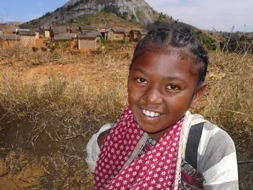 01传统的澳大利亚土著人为棕色人种,英裔澳大利亚人为白种人,英裔