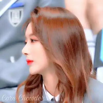 自调孔雪儿头像.原图:扯扯群边.抱图dd.不可擦掉水印.