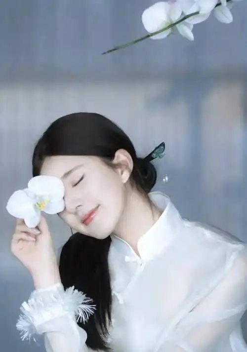 赵露思的民国"国风旗袍"造型,简直美的"清新脱俗"_吴磊_网友_演技