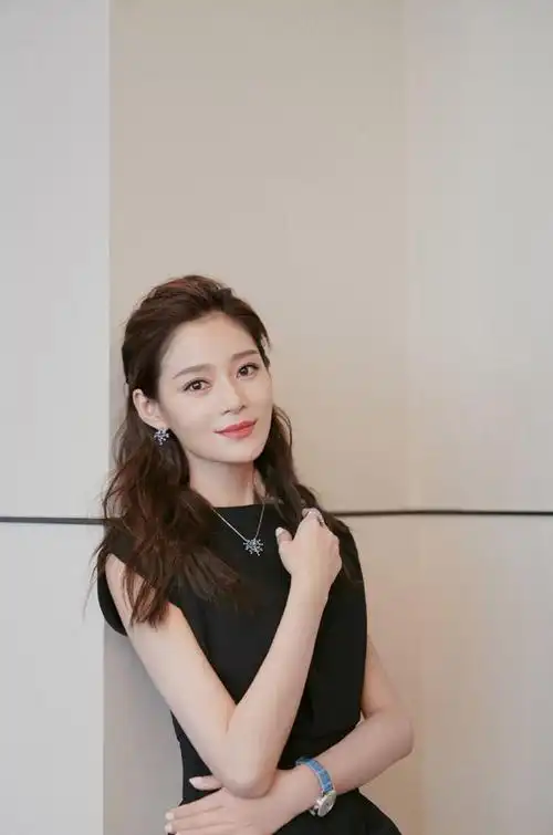 王媛可性感时尚写真