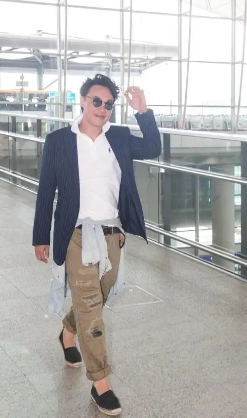 所长也搞个机场街拍 ～ 67陈奕迅最新资讯都在这里