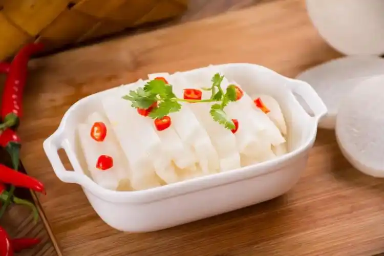 腌酸萝卜时,别傻傻的加盐和醋,牢记这"5种料",萝卜脆爽入味