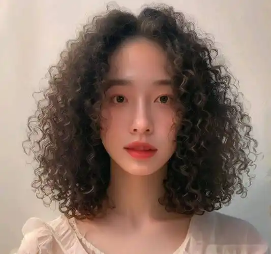 头发细软少就选全头烫,又美又洋气,十分显发量_女性_发型_时尚