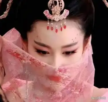 她还出演了《神雕侠侣》中的李莫愁.被誉为历史上最美的李莫愁.