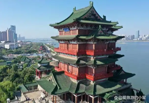 江西滕王阁,是中国古代建筑艺术的瑰宝,也是中国文化和历史的珍贵遗产