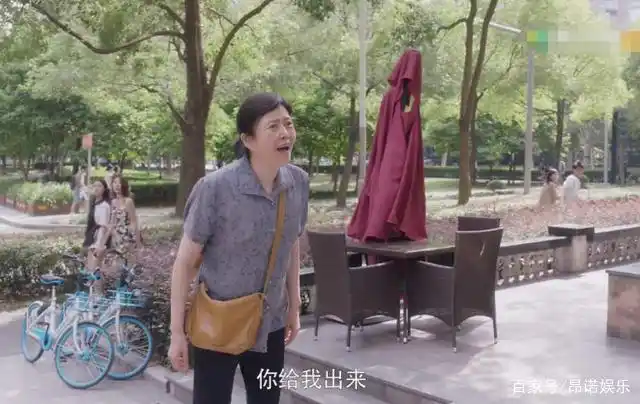 《安家》房似锦原型:吸血鬼式家庭,榨干生活的希望与热情