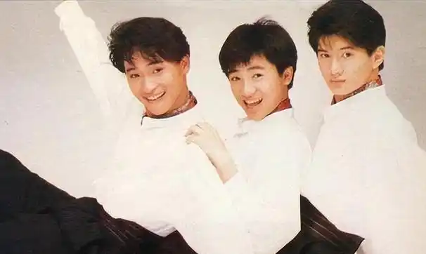 他不仅要求在自己面前不能提及其他"小虎队"成员,而且也不允许在活动