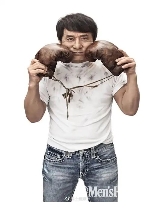 明星相册演艺事业外,成龙热心公益事业.