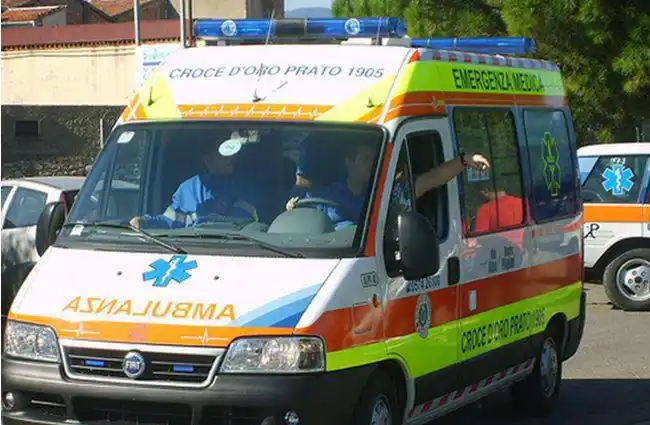 大事件华人闯红灯被扣16分华人从3楼坠亡法国女子在卡普里岛遭迷奸