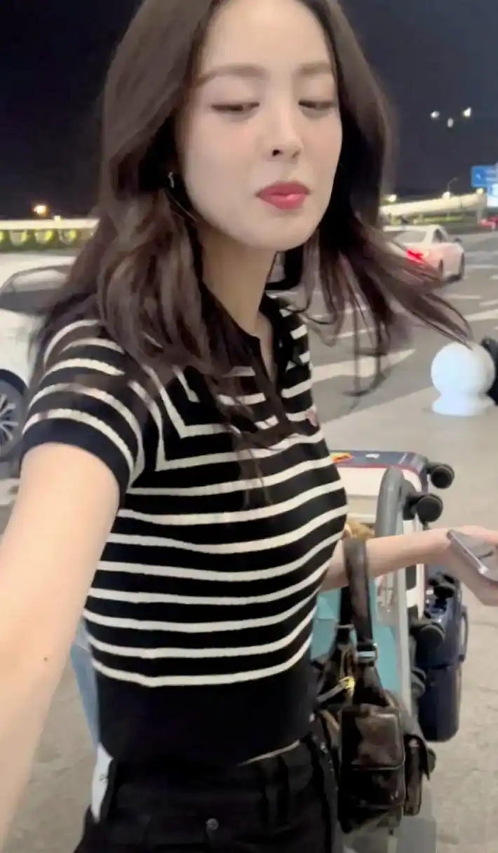 古力娜扎的素颜照,美得动人心魄.