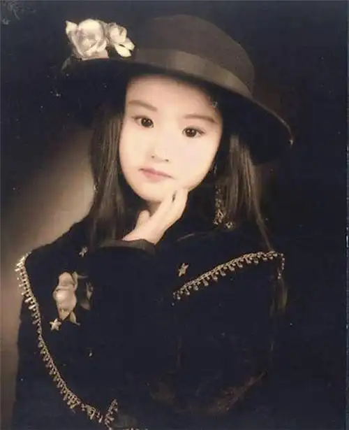 女星的童年照,杨幂可爱,刘亦菲气质,娜扎精致