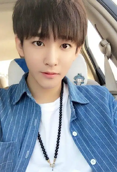 瓜子脸男学生怎样剃发好看 小伙子精神十足短发图