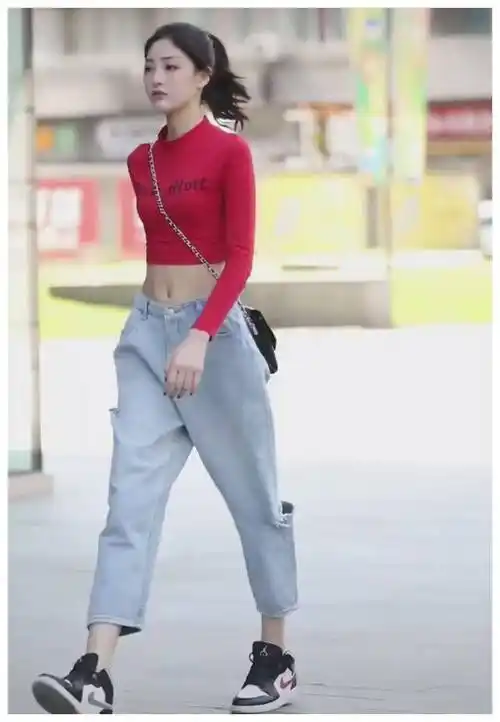 原创其实秀腰装也不是谁都能穿的没有个90斤左右谁敢尝试