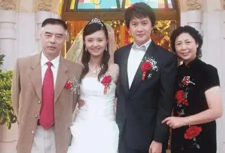 演员傅晶老公是谁 演员傅晶老公的资料照片