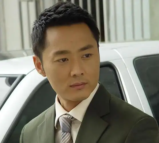 这一次,借着《庆余年2》翻红的沈晓海,给内娱"敲了一个钟"