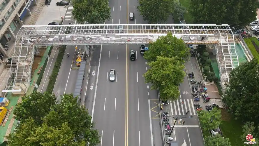 济南这里新添一座过街天桥未来市民过马路更快捷更安全了