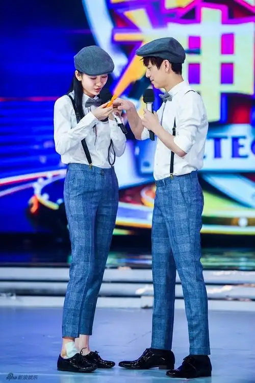 组图:王鸥带伤录制快本 汪处长上身为何炅美甲_高清图集_新浪网