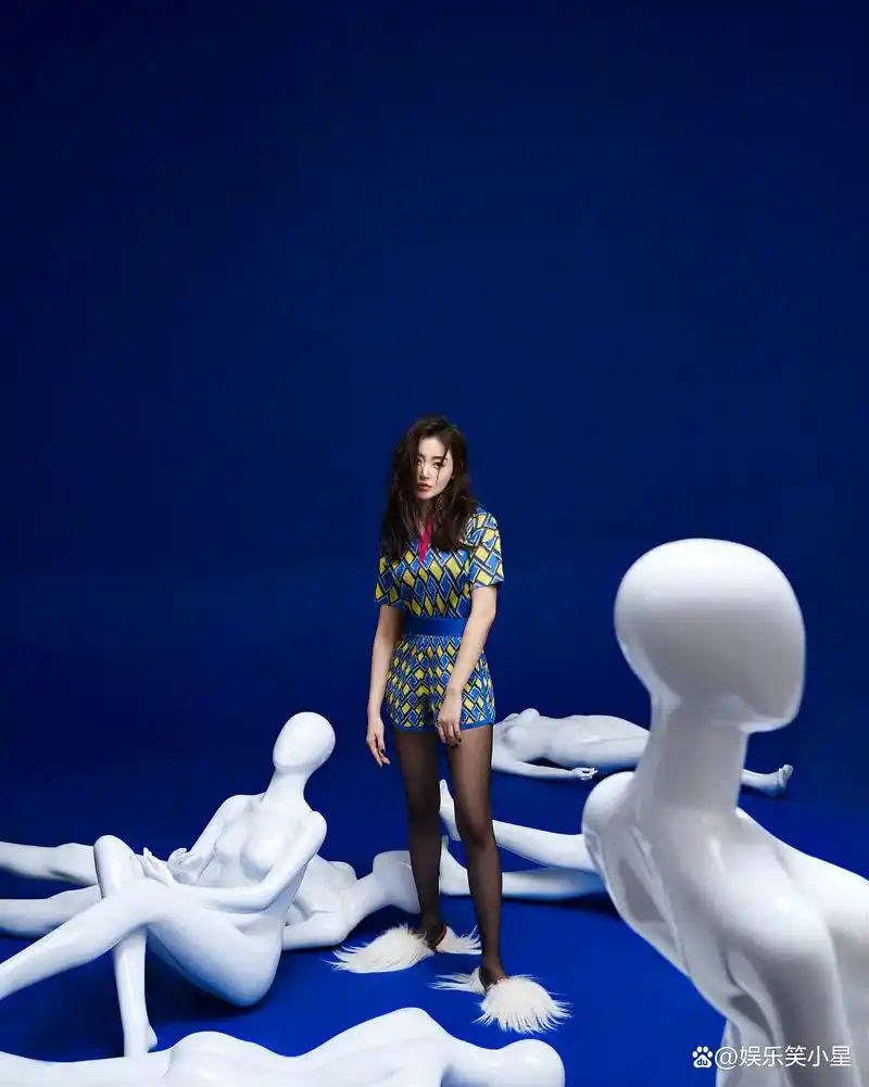 张天爱高跟鞋配短裙 好身材一览无余